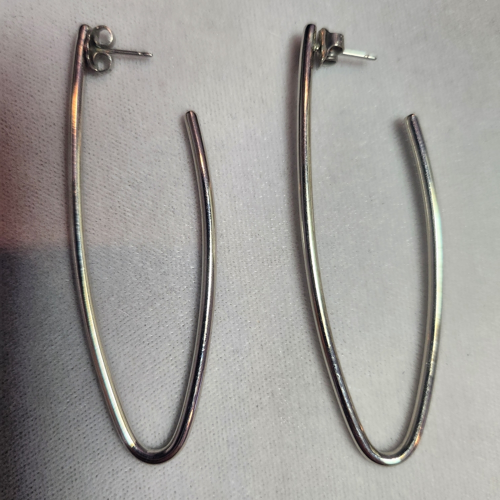 Chic Silver Teardrop Earrings